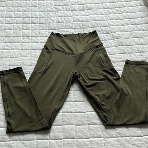 Women’s Aerie Offline size Medium. Only worn a couple of times.